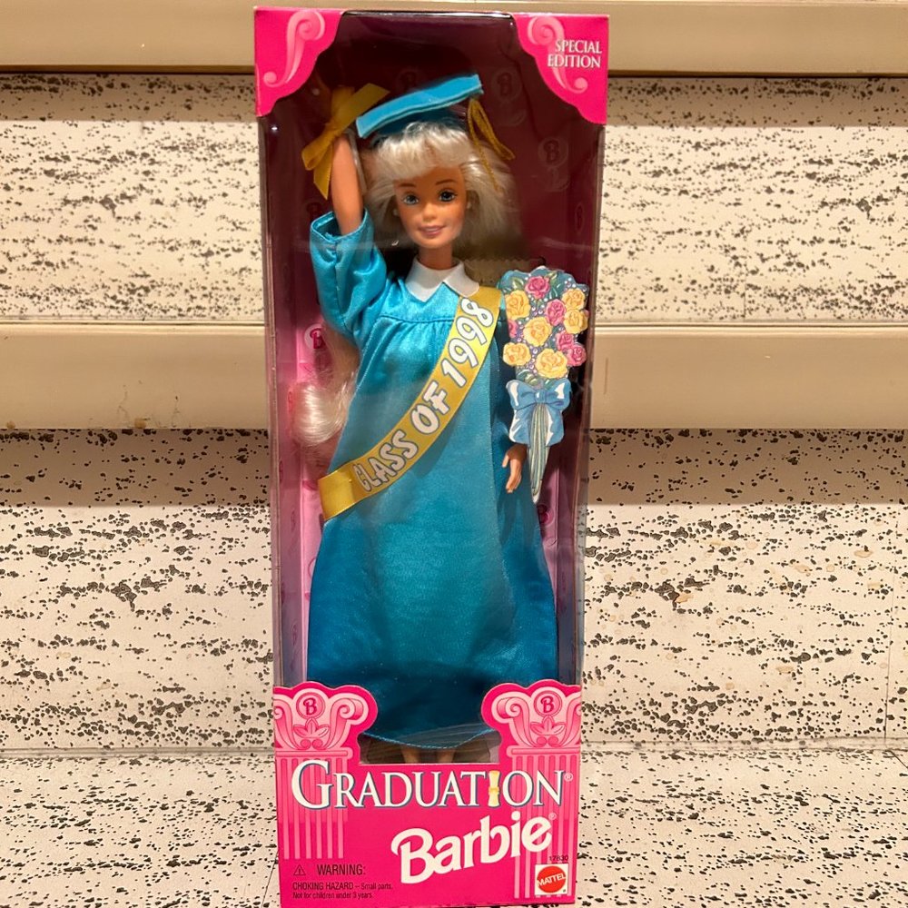 Graduation Barbie 1998 - Picture 4 of 8